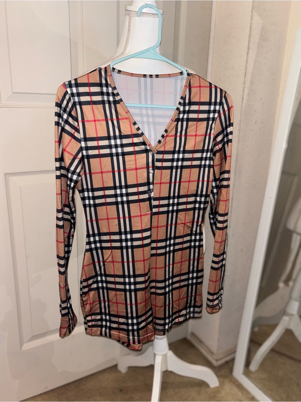 Women's Long Sleeve Plaid V-Neck Top - Beige